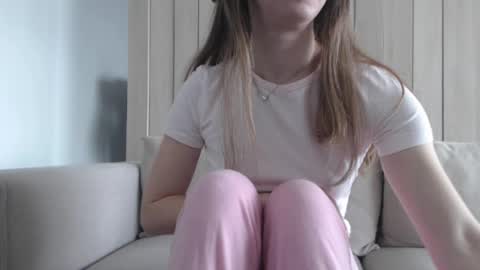 Snapshot of shy_schoolgirl_ chatting on 03/05/25, 09:05 shy_schoolgirl_ online show from 03/05/25, 09:05