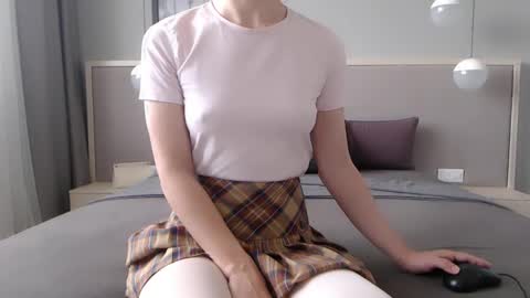 Snapshot of shy_schoolgirl_ chatting on 10/06/25, 01:41 shy_schoolgirl_ online show from 10/06/25, 01:41