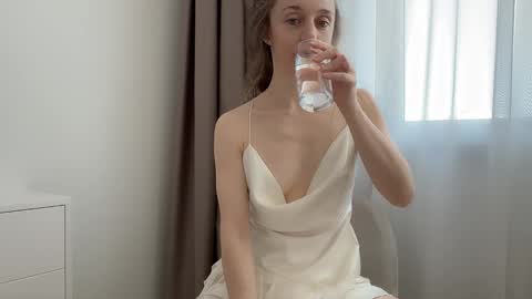 shy_schoolgirl_ online show from 03/01/26, 11:56