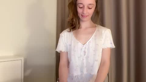 Snapshot of shy_schoolgirl_ chatting on 05/07/26, 06:13 shy_schoolgirl_ online show from 05/07/26, 06:13
