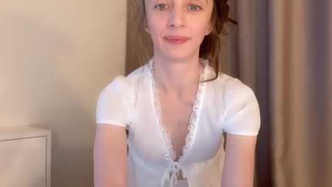 Snapshot of shy_schoolgirl_ chatting on 05/18/26, 06:36 shy_schoolgirl_ online show from 05/18/26, 06:36