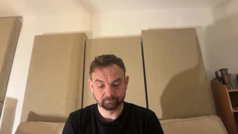 Snapshot of shyb35 chatting on 10/19/25, 09:15 shyb35 online show from 10/19/25, 09:15