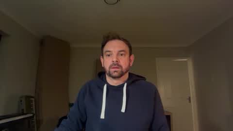 Snapshot of shyb35 chatting on 11/18/25, 10:03 shyb35 online show from 11/18/25, 10:03