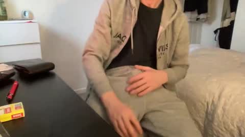 shyboy0533 online show from 01/18/26, 11:14