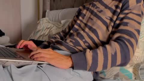 Snapshot of shydude666 chatting on 12/22/24, 01:55 shydude666 online show from 12/22/24, 01:55