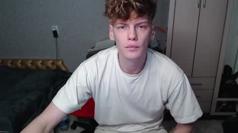 Snapshot of shyredstar chatting on 02/01/25, 02:45 Tom and Betty online show from 02/01/25, 02:45