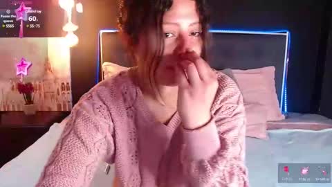 Snapshot of shyvibes_ chatting on 02/02/25, 07:04 CALL ME  CHARLOTTE online show from 02/02/25, 07:04