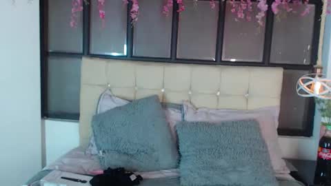 Snapshot of shyvibes_ chatting on 10/21/25, 07:36 CALL ME  CHARLOTTE online show from 10/21/25, 07:36