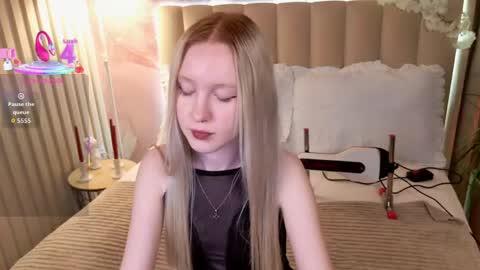 Sia online show from 04/14/26, 05:52