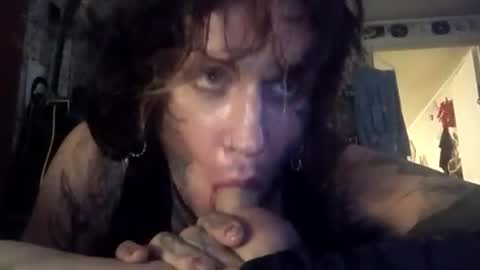 Snapshot of sickntwisted686 chatting on 07/20/26, 08:06 HungGirl online show from 07/20/26, 08:06