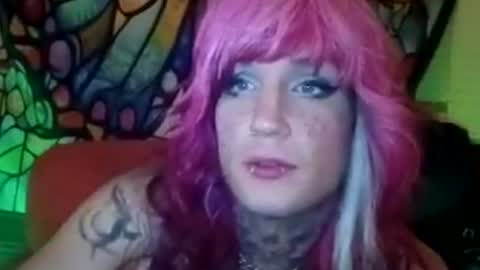 Snapshot of sickntwisted686 chatting on 07/25/26, 02:53 HungGirl online show from 07/25/26, 02:53