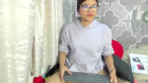 Snapshot of sidney_brownn chatting on 06/11/26, 04:32 sidney_brownn online show from 06/11/26, 04:32