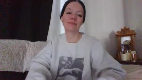 Snapshot of sidneyraee chatting on 04/19/26, 02:38 Mrs. St. Patrickk online show from 04/19/26, 02:38