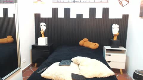 SIENNA  online show from 04/17/26, 12:30