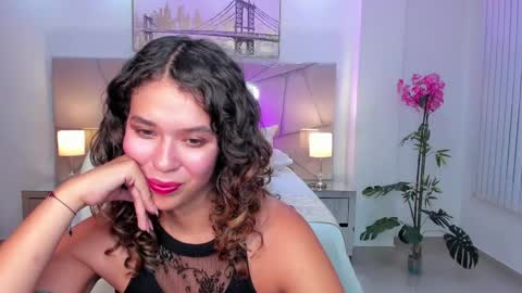 Snapshot of sienna_luxor chatting on 05/05/26, 06:38 siiena online show from 05/05/26, 06:38