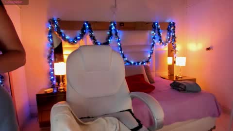 Sienna  online show from 11/25/25, 11:43