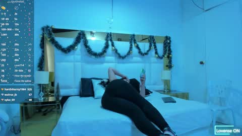 Sienna  online show from 12/22/25, 03:31