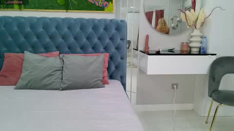 Sienna online show from 09/23/25, 04:26