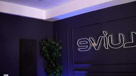 Sienna online show from 10/17/25, 10:07