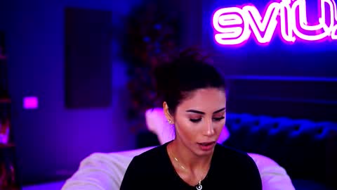 Sienna online show from 11/19/25, 11:43