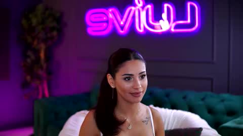 Sienna online show from 11/20/25, 10:26