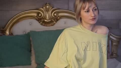 Snapshot of siennashapiro chatting on 12/18/24, 08:31 SiennaShapiro online show from 12/18/24, 08:31