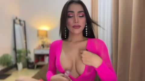 Snapshot of sierra_cox chatting on 07/14/26, 10:09 MISS YSABELLE online show from 07/14/26, 10:09