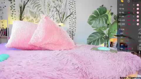 Snapshot of sierra_diamond chatting on 06/12/26, 06:18 Si online show from 06/12/26, 06:18