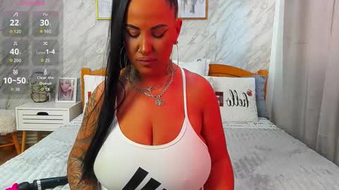 Snapshot of sierra_quinn chatting on 09/21/25, 06:59 Sierra online show from 09/21/25, 06:59