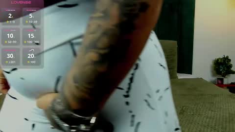 Snapshot of sierra_quinn chatting on 12/01/25, 08:08 Sierra online show from 12/01/25, 08:08