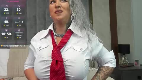 Snapshot of sierra_quinn chatting on 12/14/25, 06:41 Sierra online show from 12/14/25, 06:41