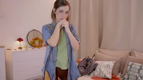 Chilli online show from 10/29/25, 02:41