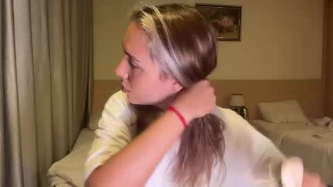 You fav Miss Si online show from 04/12/26, 11:26