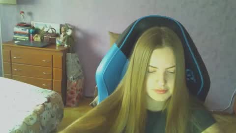 Snapshot of silksinner_ chatting on 03/26/26, 08:09 Erica online show from 03/26/26, 08:09