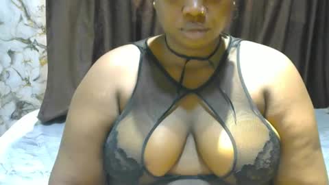 Snapshot of silky_caramel chatting on 11/11/25, 10:37 Caramel online show from 11/11/25, 10:37