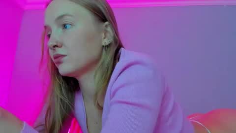 Mila online show from 09/29/25, 08:30