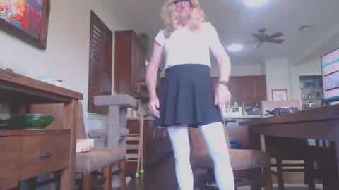 Snapshot of silkylvr chatting on 11/06/25, 04:08 Silkylvr Crossdresser online show from 11/06/25, 04:08
