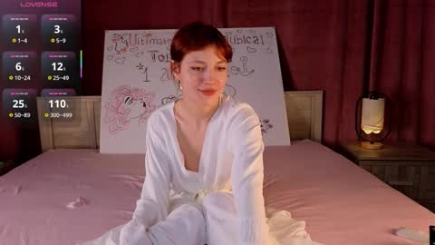 Snapshot of silly___woman chatting on 10/21/25, 01:45 silly___woman online show from 10/21/25, 01:45