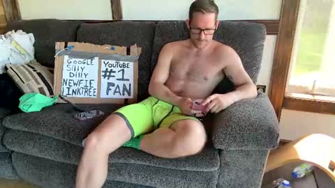 Snapshot of sillydillynewfie chatting on 06/17/26, 08:21 Silly Dilly Newfie online show from 06/17/26, 08:21