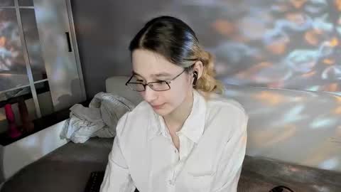 Snapshot of silvadevil chatting on 03/03/26, 08:15 Kate online show from 03/03/26, 08:15