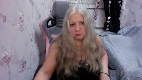 silver_moon_light online show from 10/19/25, 08:09