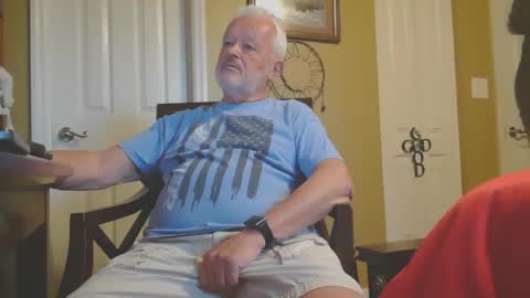 Snapshot of silverdaddy_1955 chatting on 04/27/26, 12:25 Daddy Bear online show from 04/27/26, 12:25