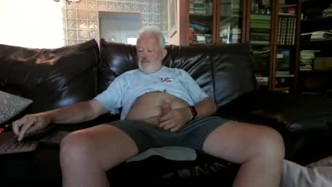 Snapshot of silverdaddy_1955 chatting on 05/21/26, 11:50 Daddy Bear online show from 05/21/26, 11:50