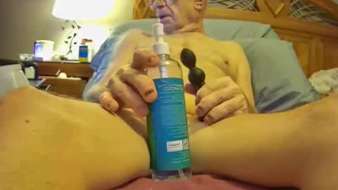 Snapshot of silverdaddyxxx chatting on 06/12/26, 02:21 silverdaddyxxx online show from 06/12/26, 02:21