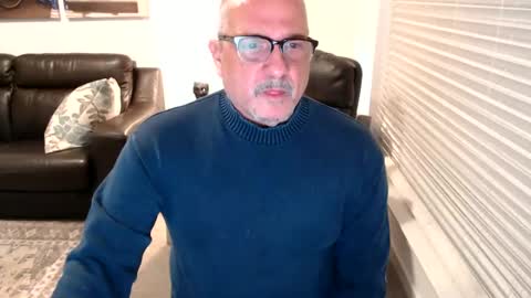 Snapshot of silveroli187 chatting on 02/11/25, 02:24 silveroli187 online show from 02/11/25, 02:24