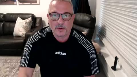 Snapshot of silveroli187 chatting on 09/18/25, 07:05 silveroli187 online show from 09/18/25, 07:05