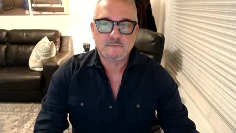 Snapshot of silveroli187 chatting on 09/22/25, 01:46 silveroli187 online show from 09/22/25, 01:46