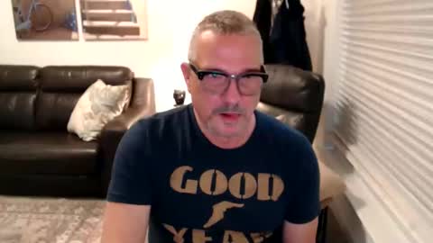 Snapshot of silveroli187 chatting on 10/31/25, 02:18 silveroli187 online show from 10/31/25, 02:18