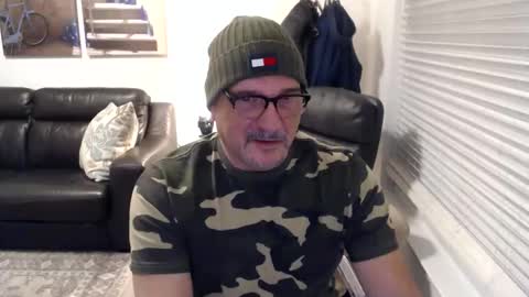 Snapshot of silveroli187 chatting on 11/20/25, 03:12 silveroli187 online show from 11/20/25, 03:12