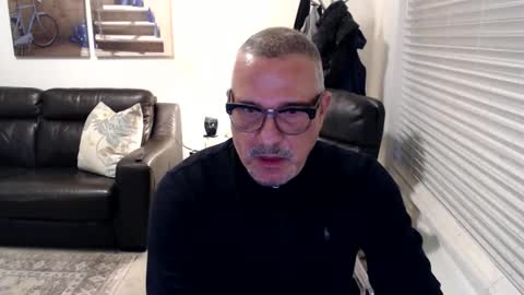 Snapshot of silveroli187 chatting on 12/15/25, 04:11 silveroli187 online show from 12/15/25, 04:11